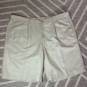 Haggar Men's Light Gray Flat Front Shorts